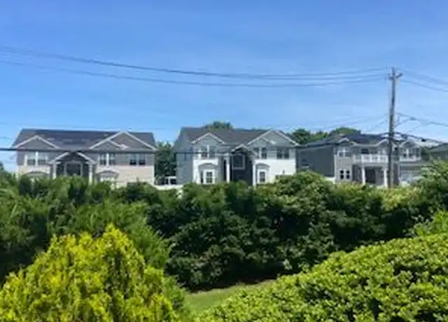 Property at 40 Convent Rd, Syosset, NY, 11791, 4 beds, 2 baths, [object Object]