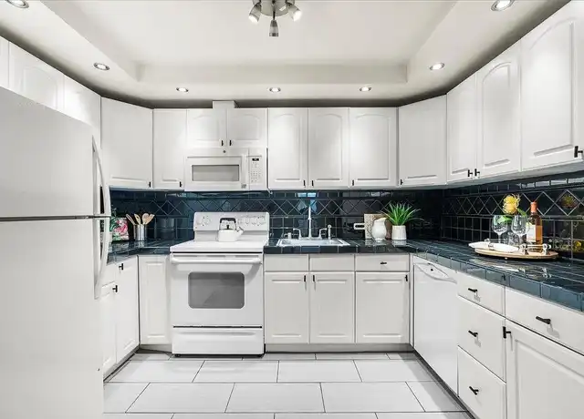 Property at 1031 Crestview Dr #312, Mountain View, CA, 94040, 1 bed, 1 bath, [object Object]