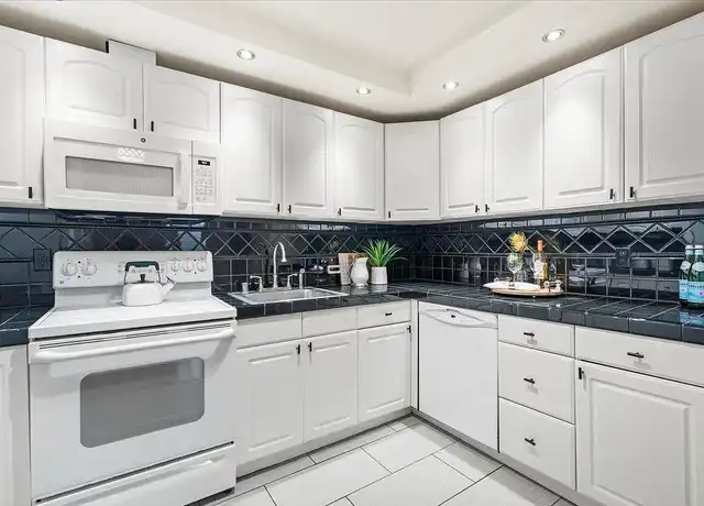Property at 1031 Crestview Dr #312, Mountain View, CA, 94040, 1 bed, 1 bath, [object Object]