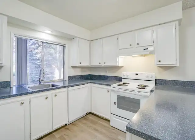 Property at Charwin Court Apartments - 13970 SW Allen Blvd, Beaverton, OR, 97005, 2 beds, 1 bath, [object Object]