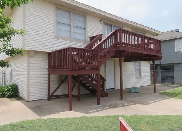 Property at 300 Ling St, Hitchcock, TX, 77563, 3 beds, 2 baths, [object Object]
