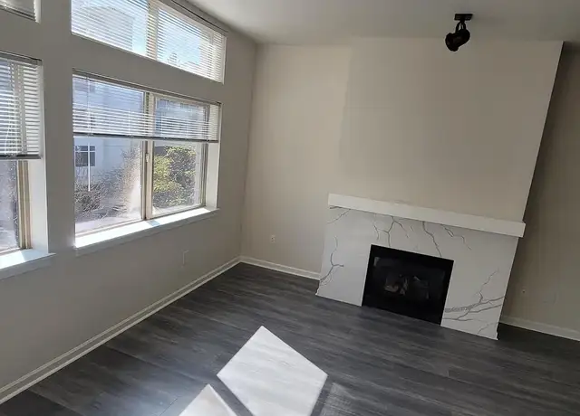 Photo of 10245 Main St, Bellevue, WA 98004