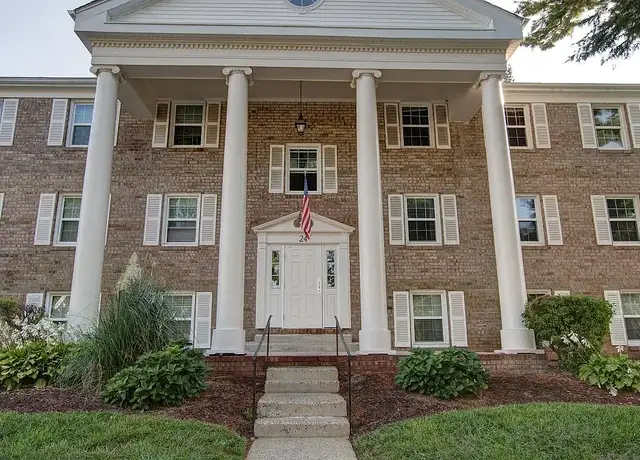 Photo of 22 Whetstone Dr, Gaithersburg, MD 20877