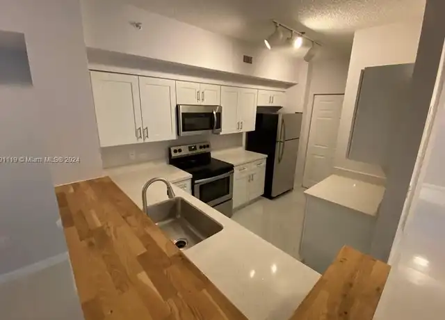 Property at 2351 W Preserve Way, Miramar, FL, 33025, 3 beds, 2 baths, [object Object]