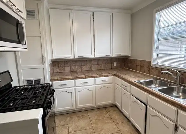 Property at 2715 San Marino St Unit 2715-8B, Los Angeles, CA, 90006, 1 bed, 1 bath, [object Object]