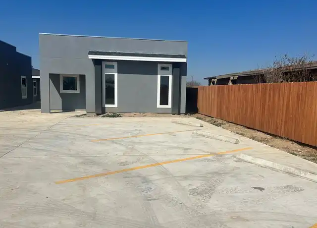 Property at 421 Farm to Market Road 2030 Unit 2, Eagle Pass, TX, 78852, 1 bed, 1 bath, [object Object]