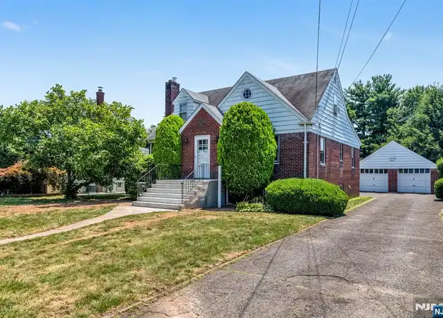 Property at 124 Franklin St, Elmwood Park, NJ, 07407, 4 beds, 1 bath, [object Object]