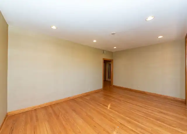 Property at 3415 N Elaine Pl Unit 3415-1, Chicago, IL, 60657, 2 beds, 1 bath, [object Object]