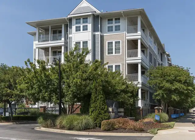 Property at River House Apartments - 4253 Llewellyn Ave, Norfolk, VA, 23504, 1 bed, 1 bath, [object Object]