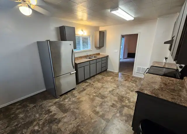 Property at 2402 15th St Unit 2402 Upper, Bremerton, WA, 98312, 2 beds, 1 bath, [object Object]