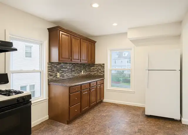 Property at 74 Grand St Unit 2, Lowell, MA, 01851, 2 beds, 1 bath, [object Object]