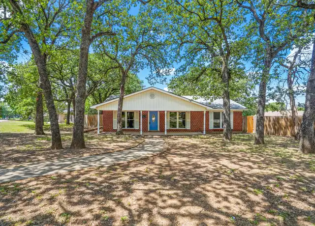 Property at 514 Canyon Ridge Dr, Euless, TX, 76040, 5 beds, 3 baths, [object Object]