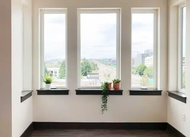 Property at 1616 NW Everett St, Portland, OR, 97209, 0-1 beds, 1 bath, [object Object]
