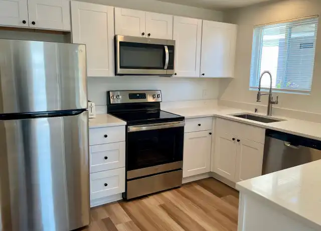 Property at 5630 California Ave SW Unit 31, Seattle, WA, 98136, 1 bed, 1 bath, [object Object]