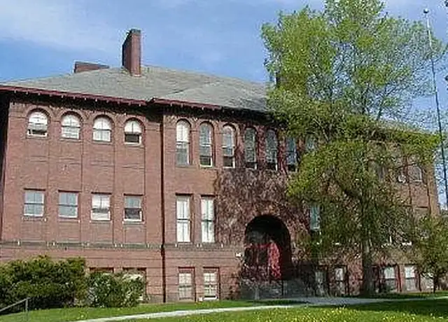 Photo of 817 Pine St, Burlington, VT 05401