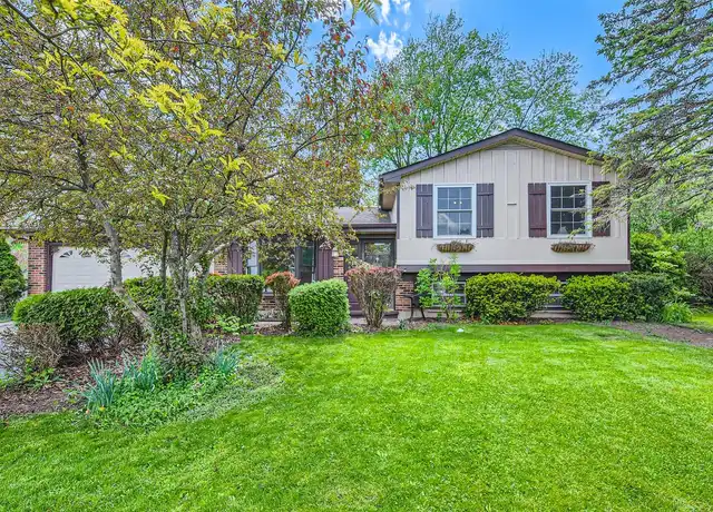 Property at 375 Pebble Creek Dr, Lake Zurich, IL, 60047, 3 beds, 1.5 baths, [object Object]