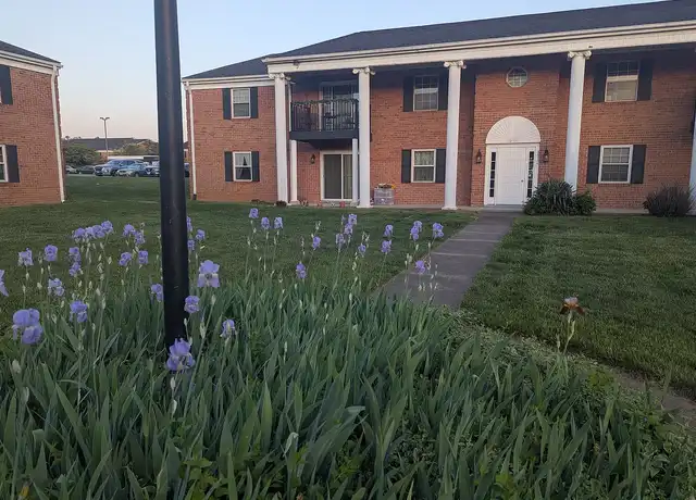 Property at Brandon Point Apartments - 3807 Brandon Ave SW, Roanoke, VA, 24018, 2-3 beds, 2 baths, [object Object]