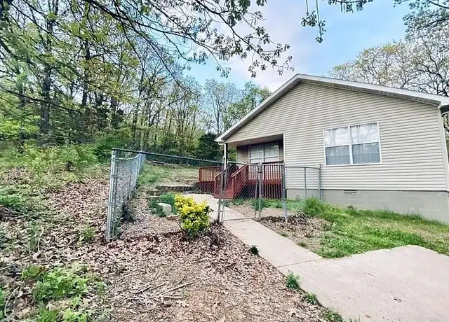 Property at 1600 E 5th St, Fayetteville, AR, 72701, 3 beds, 1 bath, [object Object]