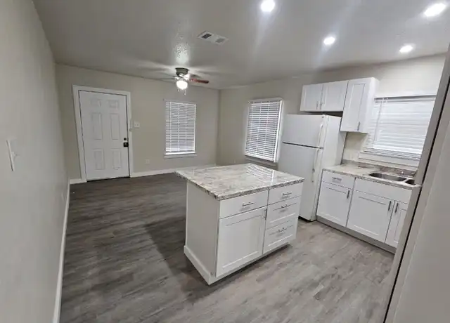 Property at 915 N Fitzhugh Ave, Dallas, TX, 75204, 2 beds, 1 bath, [object Object]