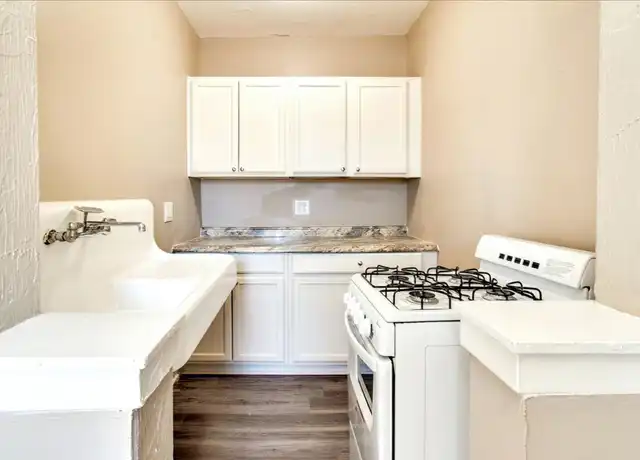 Property at 574 W Huron St, Pontiac, MI, 48341, 1 bed, 1 bath, [object Object]