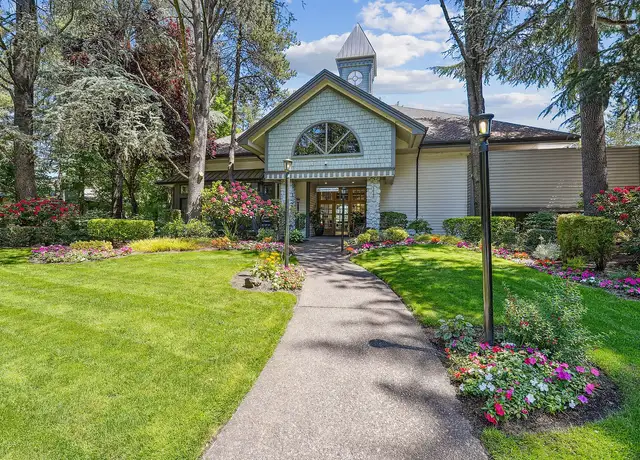 Photo of 5033 Foothills Rd, Lake Oswego, OR 97034