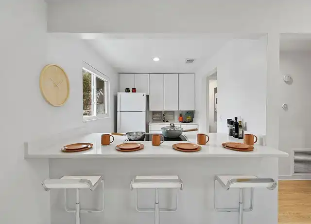 Property at Hale Nani - 1100 Seagate Ave, Neptune Beach, FL, 32266, 1-2 bed, 1-2 bath, [object Object]