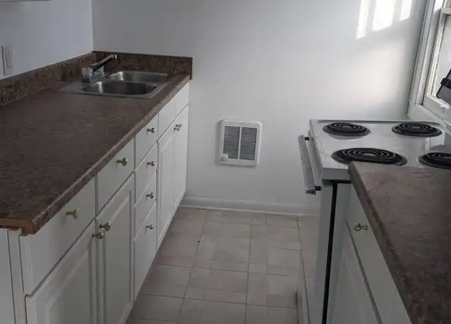 Property at 1311 1/2 W Jackson St Unit U2, Muncie, IN, 47303, 2 beds, 1 bath, [object Object]