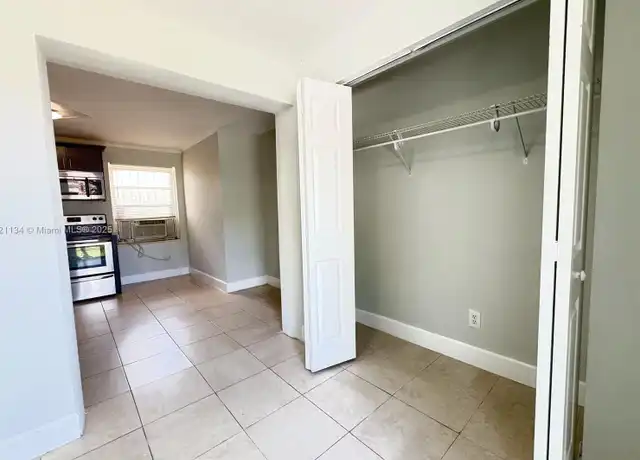 Property at 1919 Thomas St Unit 3, Hollywood, FL, 33020, 1 bed, 1 bath, [object Object]
