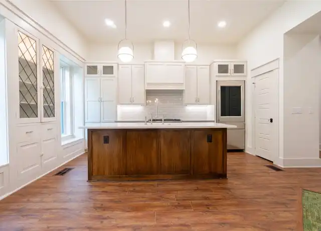 Property at 1605 S Main St, Georgetown, TX, 78626, 3 beds, 2.5 baths, [object Object]