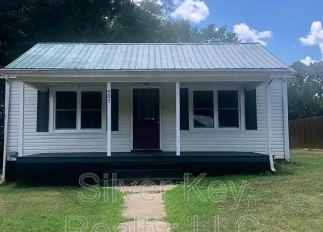 Property at 907 W Morris St, Sweetwater, TN, 37874, 3 beds, 1.5 baths, [object Object]