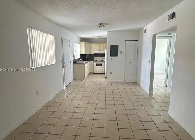 Property at 120 W 9th St Unit 102, Hialeah, FL, 33010, 2 beds, 1 bath, [object Object]