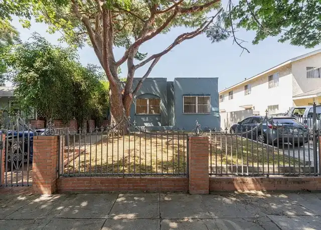 Property at 2965 S Rimpau Blvd, Los Angeles, CA, 90016, 2 beds, 1 bath, [object Object]