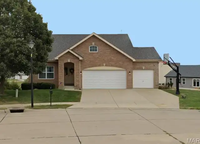Property at 663 Landolakes Cir, Belleville, IL, 62220, 3 beds, 2 baths, [object Object]