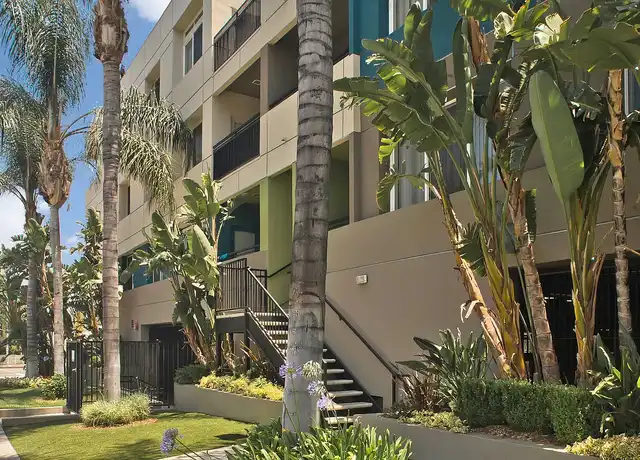 Property at 5536 Lindley Ave, Encino, CA, 91316, 1-2 bed, 1-2 bath, [object Object]
