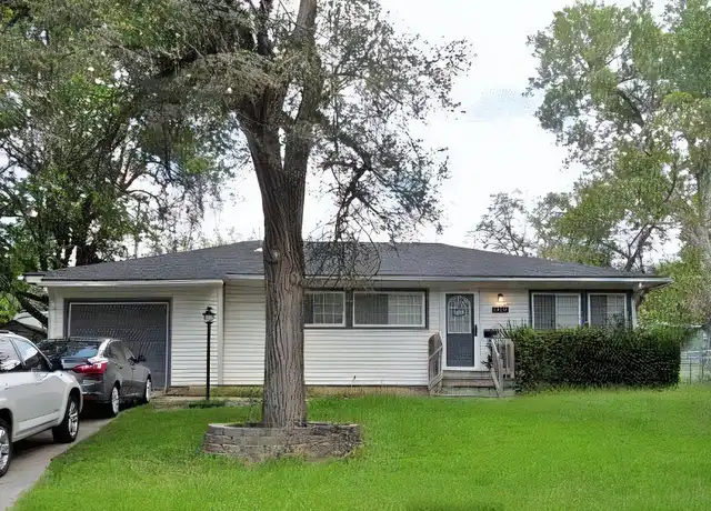 Property at 1924 SW Tara Ave, Topeka, KS, 66611, 3 beds, 1 bath, [object Object]