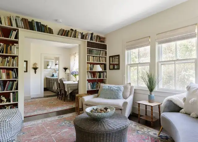 Property at 10 Pleasant Ln, East Hampton, NY, 11937, 3 beds, 1 bath, [object Object]