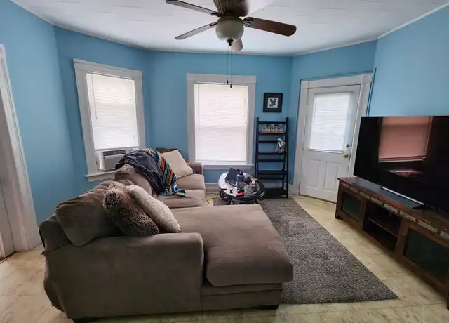 Property at 617 Rimmon St Unit 2, Manchester, NH, 03102, 2 beds, 1 bath, [object Object]