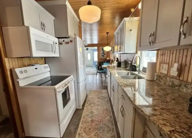Property at 13724 Sunset Dr, Spirit Lake, IA, 51360, 2 beds, 1 bath, [object Object]