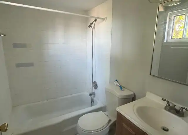 Property at 1185 Surrey Dr Unit 3E, Glen Ellyn, IL, 60137, 2 beds, 2 baths, [object Object]