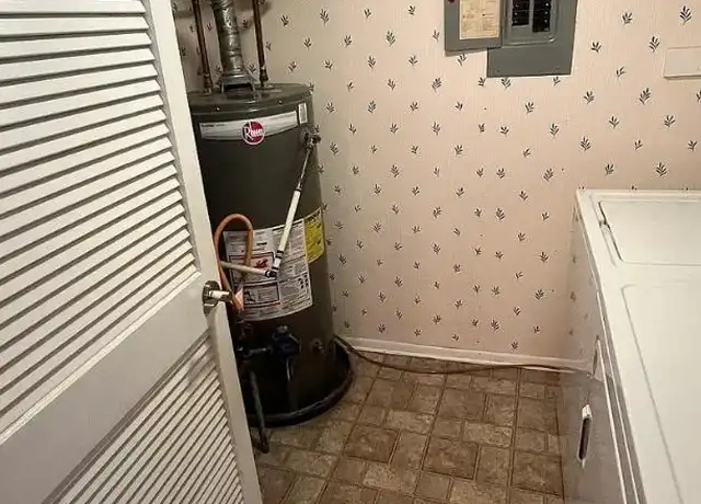 Property at 36 Doranne Ct SE, Smyrna, GA, 30080, 1 bed, 2 baths, [object Object]