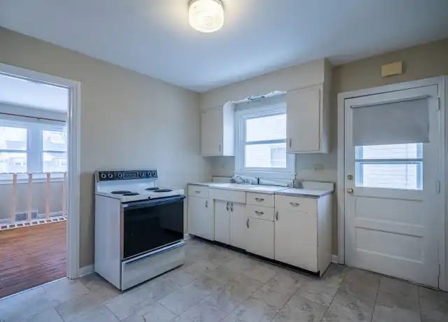 Property at 332 Hampton Pkwy Unit Main Unit, Buffalo, NY, 14217, 4 beds, 2.5 baths, [object Object]