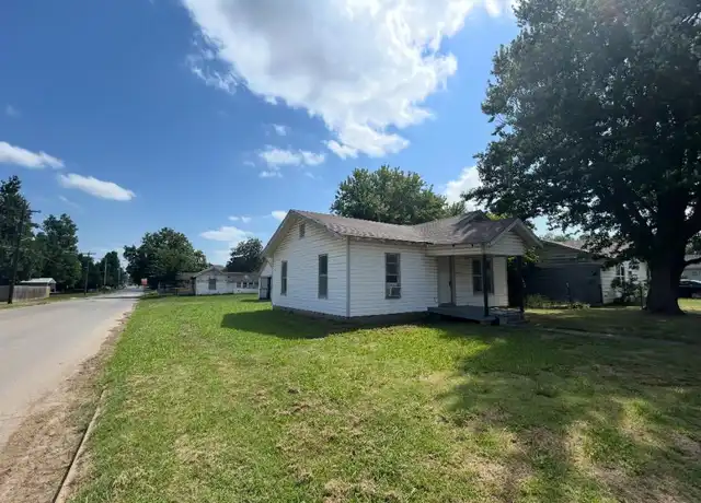 Property at 1049 E Oak St, Cushing, OK, 74023, 2 beds, 1 bath, [object Object]