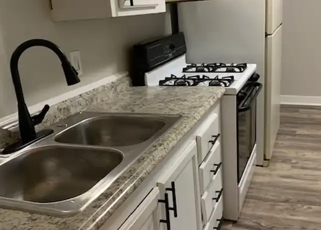 Property at 456 Locust St, Valparaiso, IN, 46383, 1 bed, 1 bath, [object Object]