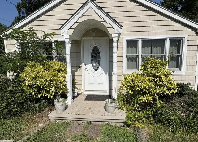 Property at 10 Bayview Ave, East Setauket, NY, 11733, 2 beds, 1 bath, [object Object]