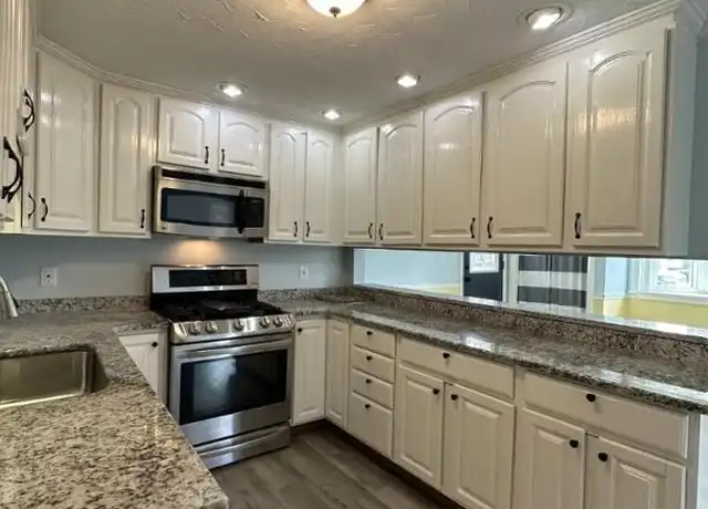 Property at 154 S Main St, Acushnet, MA, 02743, 2 beds, 1 bath, [object Object]