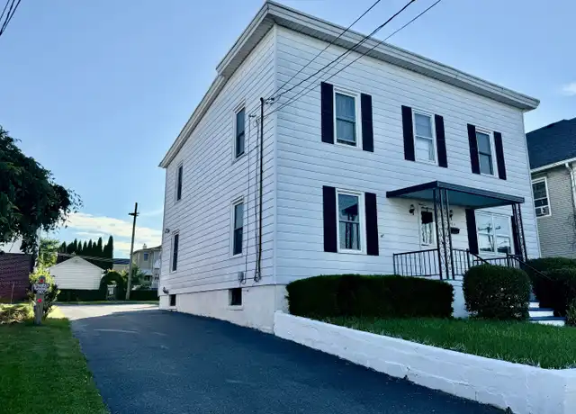 Property at 704 Highland Ave, Waterbury, CT, 06708, 2 beds, 1 bath, [object Object]