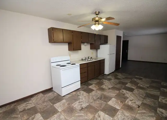 Property at 4101 S West Ave, Sioux Falls, SD, 57105, 2 beds, 1 bath, [object Object]