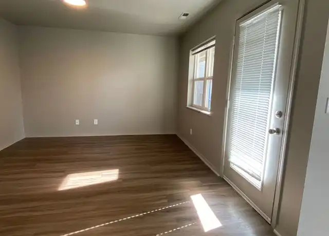 Property at 970 N 29th St Unit 29-203 Davis, Boise, ID, 83702, 2 beds, 1 bath, [object Object]
