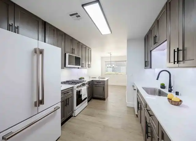 Property at Townhomes at Horizon Ridge - 540 W Horizon Ridge Pkwy, Henderson, NV, 89012, 3 beds, 2.5 baths, [object Object]