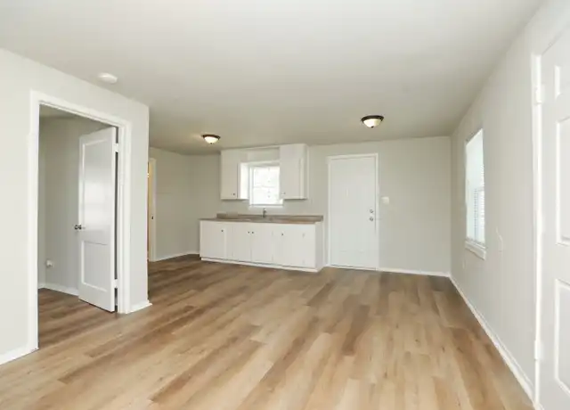 Property at 404 N 7th St, Baytown, TX, 77520, 1 bed, 1 bath, [object Object]